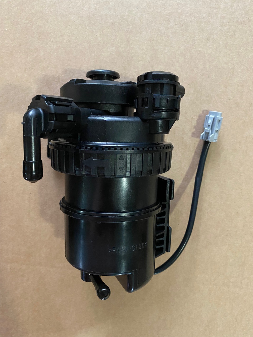 厂家直销23300-0l030适用于丰田燃油滤清器总成柴油过滤器滤芯格