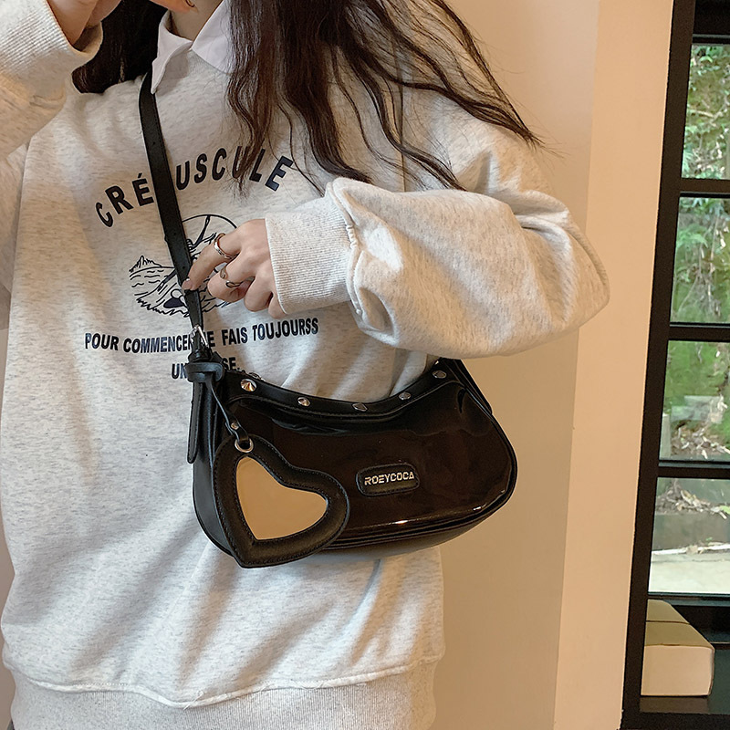 2023 Summer New Underarm Bag Women's Fashion Trend Love Shoulder Bag High-Grade Patent Leather Messenger Bag Wholesale