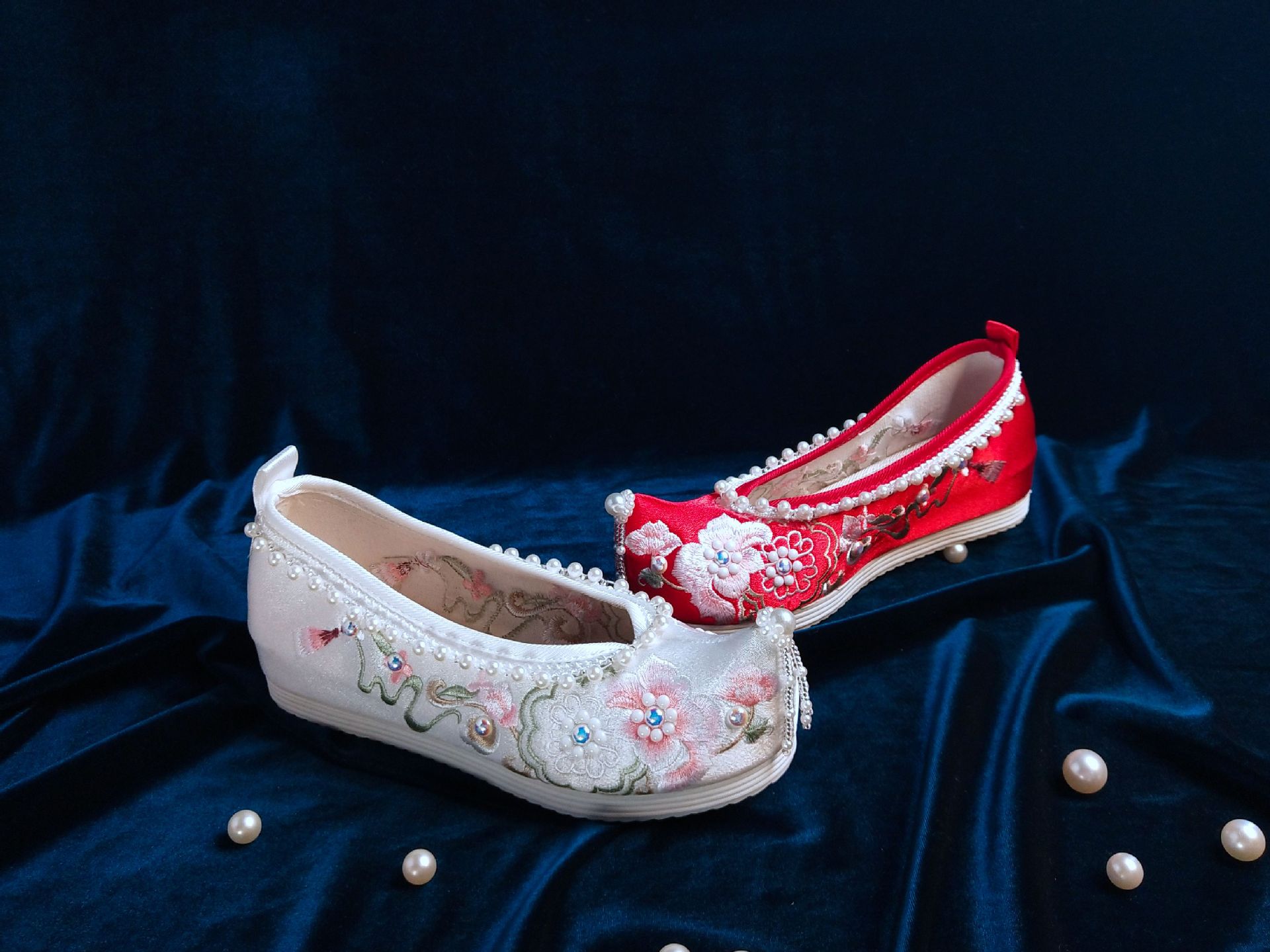 新款明制汉服鞋串珠弓鞋中式婚鞋秀禾鞋内增高配古装绣花鞋布鞋女