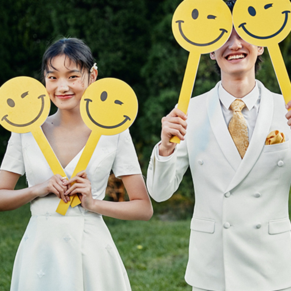 婚纱拍照道具笑脸手拿板影楼外景道具旅拍手举牌创意街拍搞怪表情