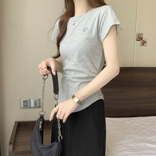 2024女夏季新款韩版设计感收腰显瘦刺绣圆领正肩t恤短袖简约上衣