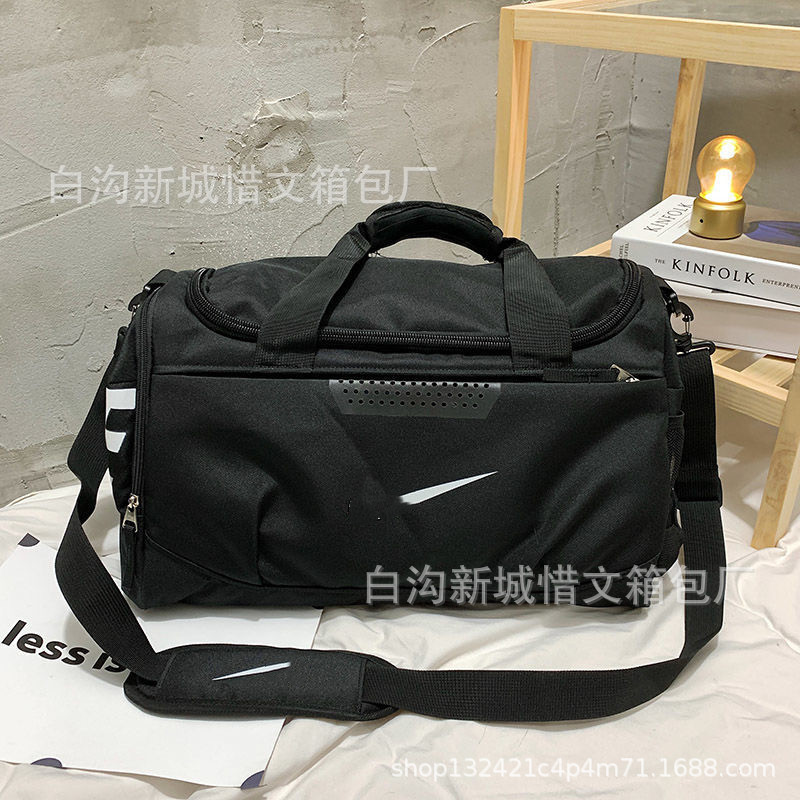 outdoor large capacity sports gym bag new fashion shoulder bag short-distance travel leisure portable travel bag