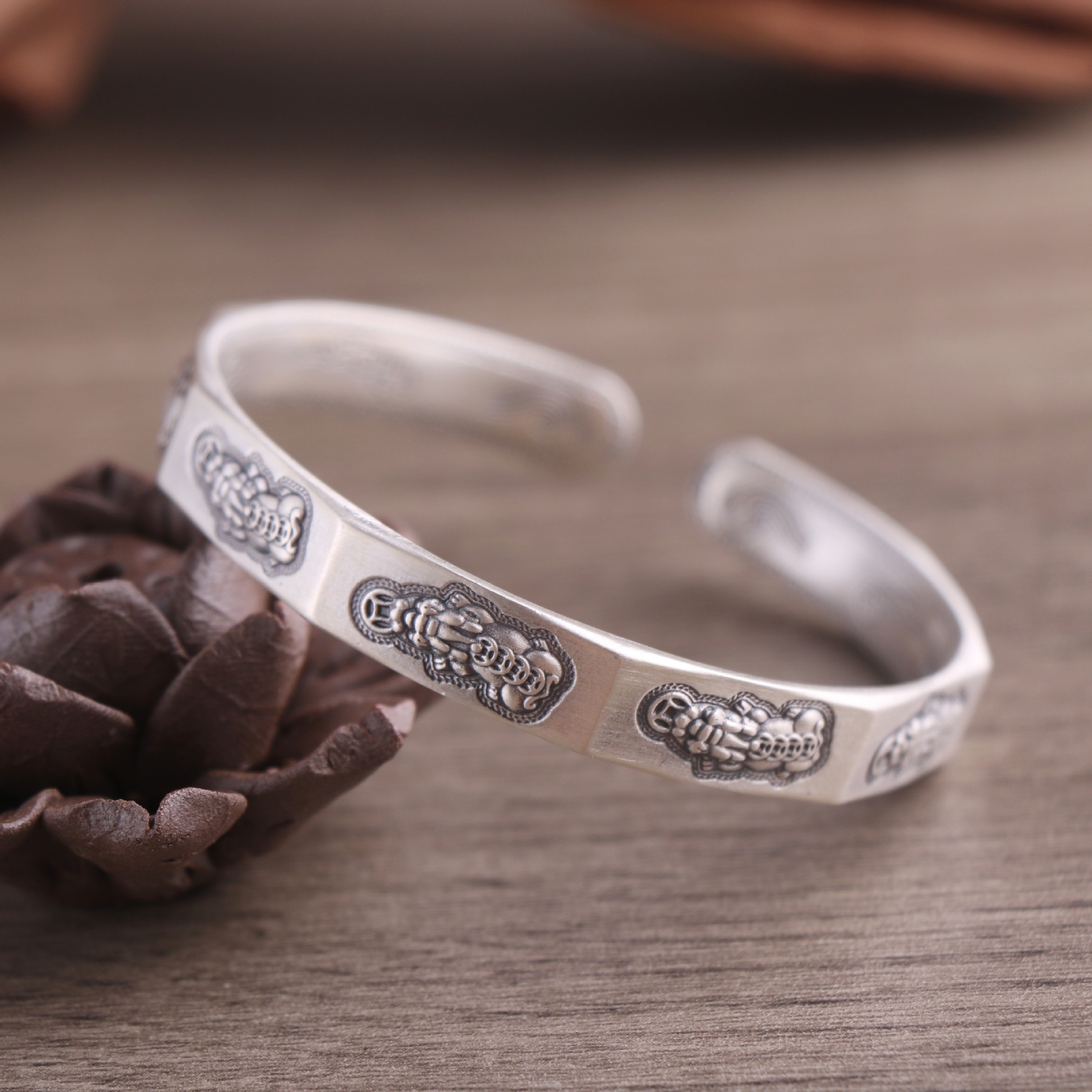 纯银招财貔貅银手镯 足银999切面九只貔貅祥云回纹道教家银镯子