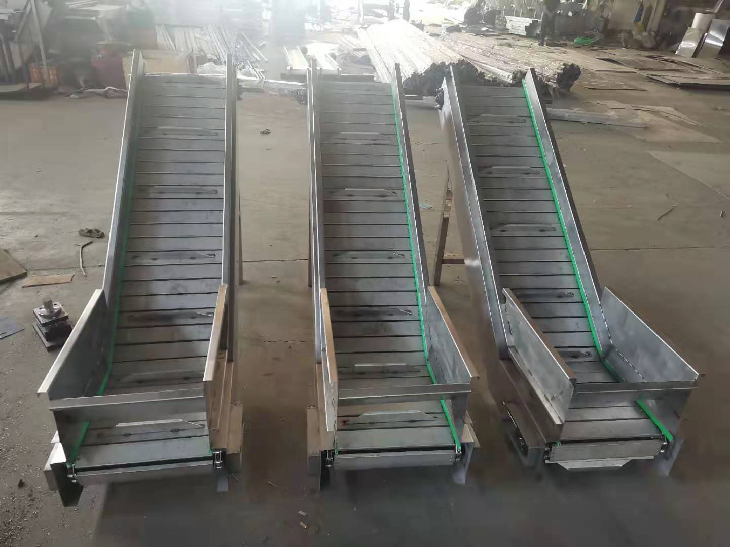 东恒链板提升机.jpg