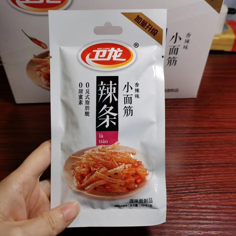 辣条24g小面筋小包原18g休闲食品夹煎饼小辣条整箱商用-阿里巴巴