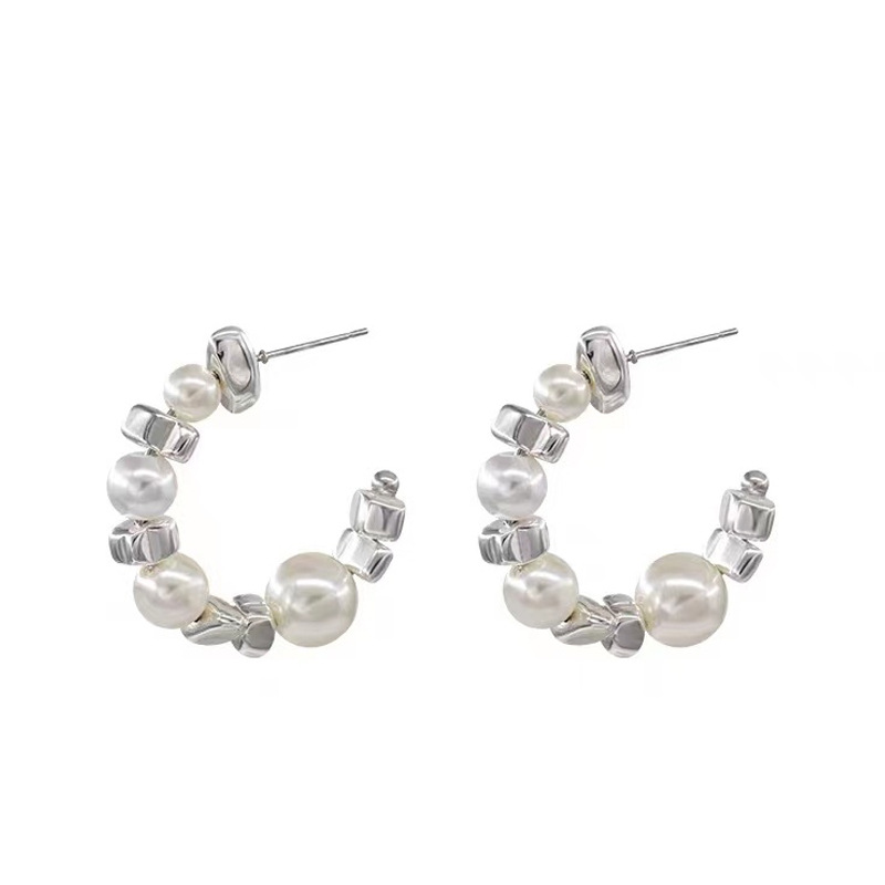 New Light Luxury Minority Design Pearl Semicircle Big Ear Ring 2022 New Korean Simple Stud Earrings for Women Wholesale