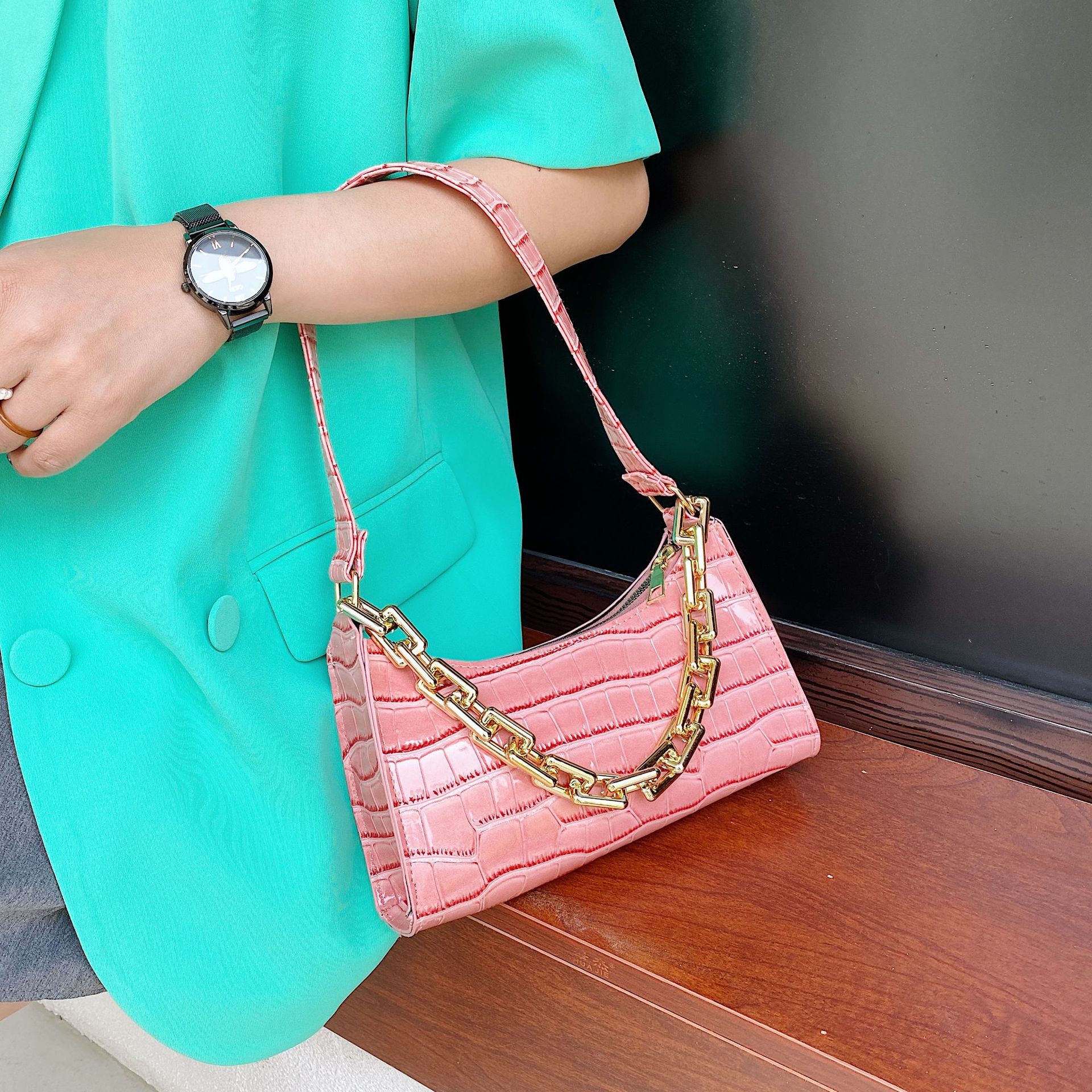 潮搭ins包包女2021夏季新款韩版时尚手提鳄鱼纹单肩包链条小方包