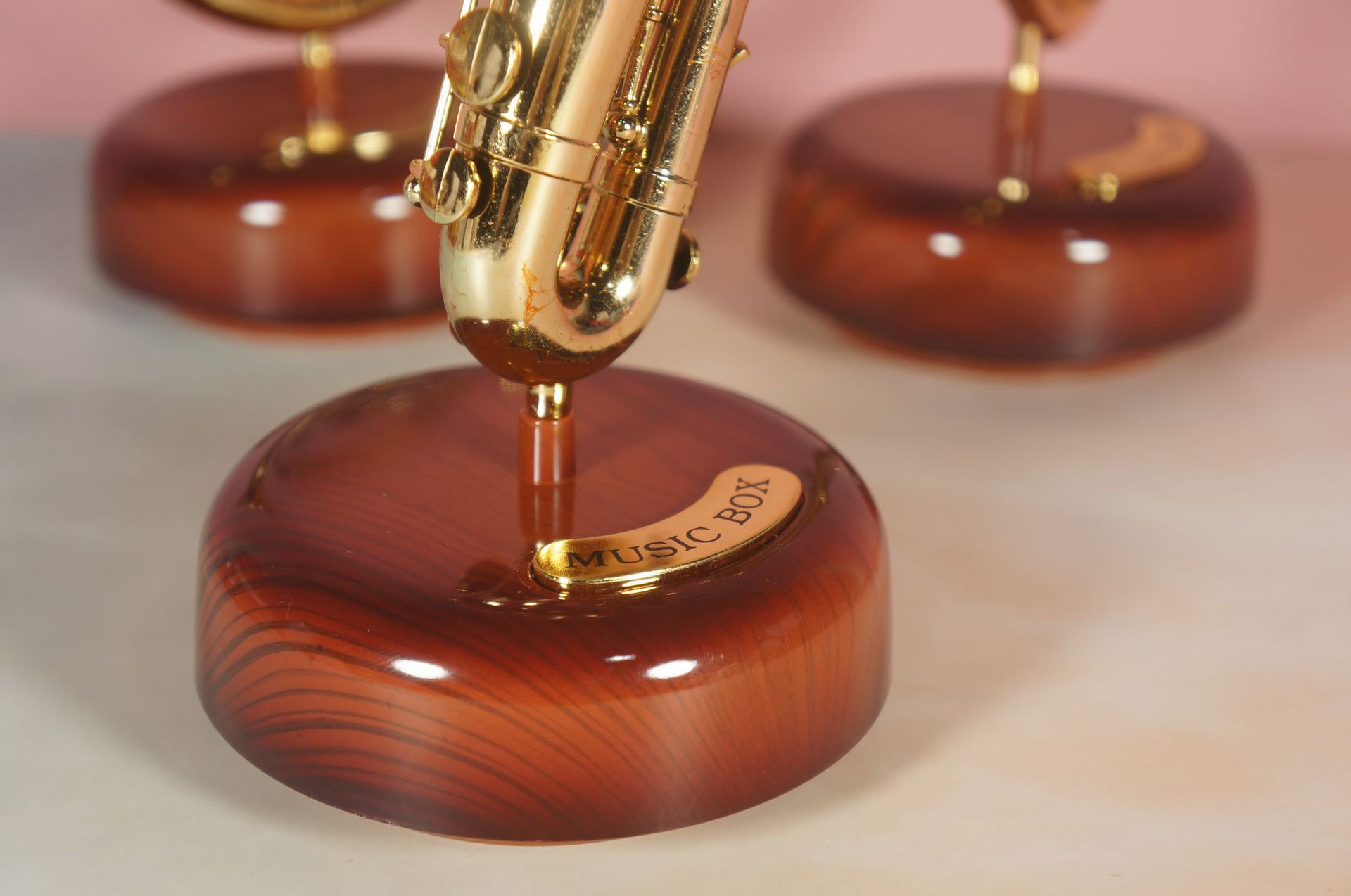 新品乐器八音转音乐盒创意摆饰萨克斯小号圆号乐器上链发条八音盒