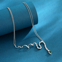 灵蛇妖娆小众设计感项链女绿色锆石项链冷淡风蛇形锁骨链厂家直销