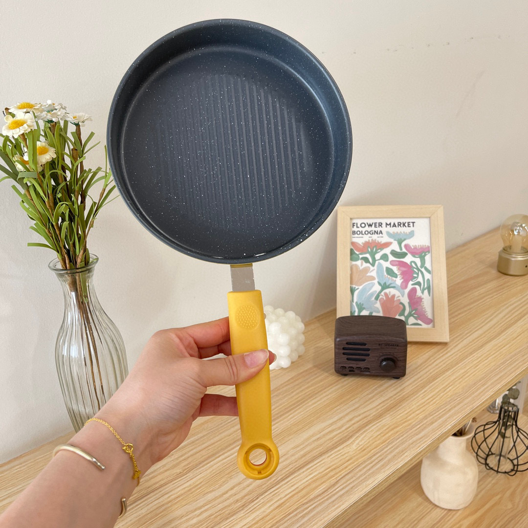 [Activity Gift] Xiaole Small Yellow Duck Mini Pan Non-Stick Cooker Frying Pan Egg Frying Pan Kitchen Food Gift