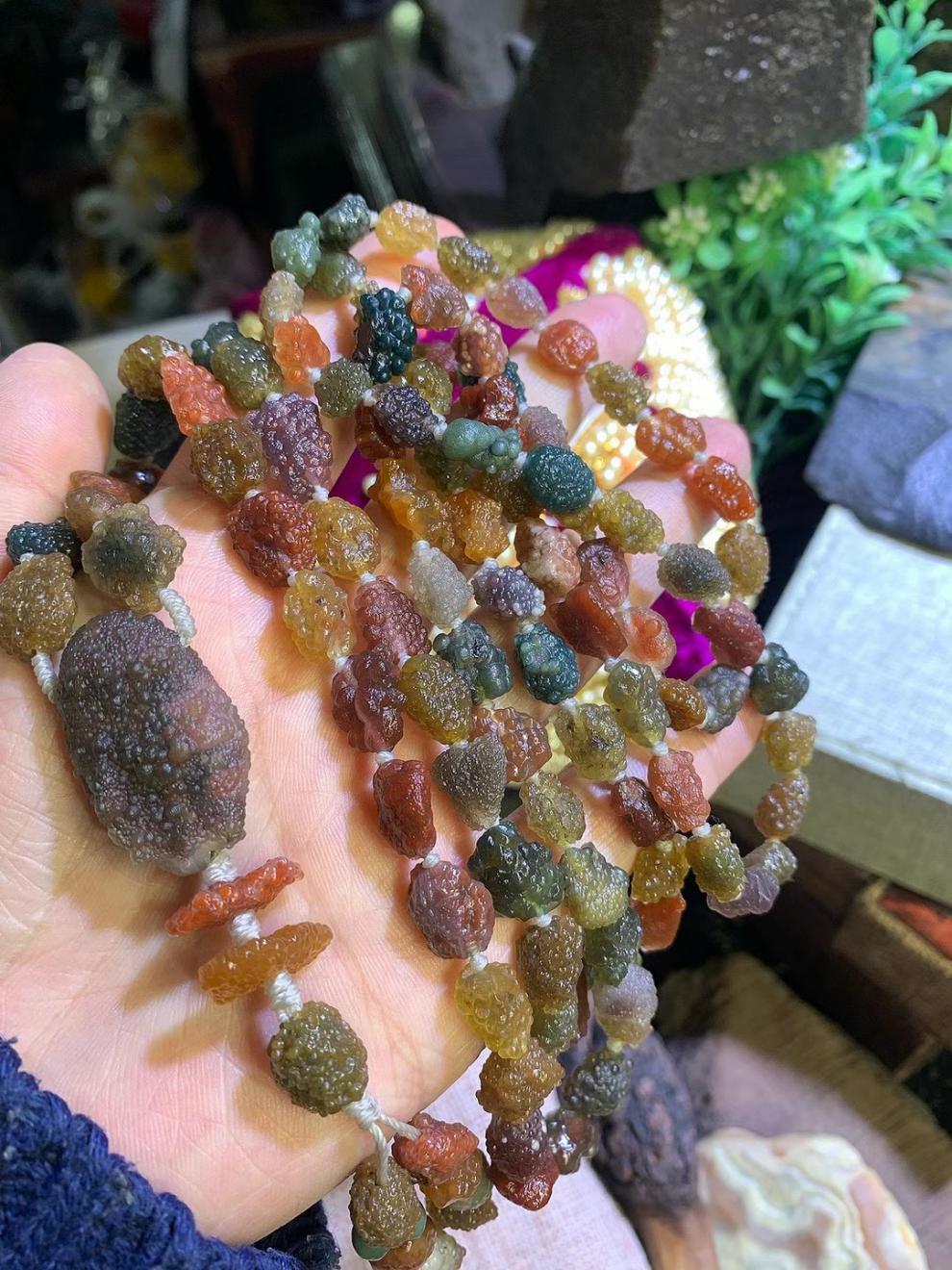 新疆巴楚黑山玛瑙鱼籽筋脉多彩紫色原石项链挂链戈壁珠宝收藏