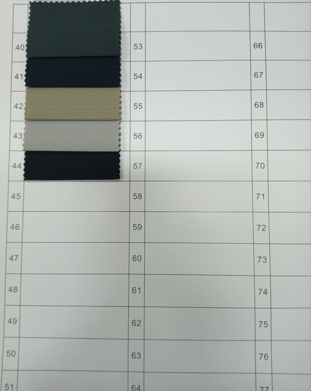 加厚款羽绒服面料布料防水风衣150D斜纹防风涤纶尼龙斜硬挺服