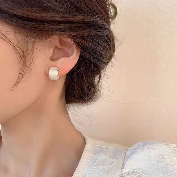 S925 Silver Needle Korean Style Earrings Wholesale Simple Niche Temperament Personality New Style Earrings Women's High-Grade Pearl Earrings