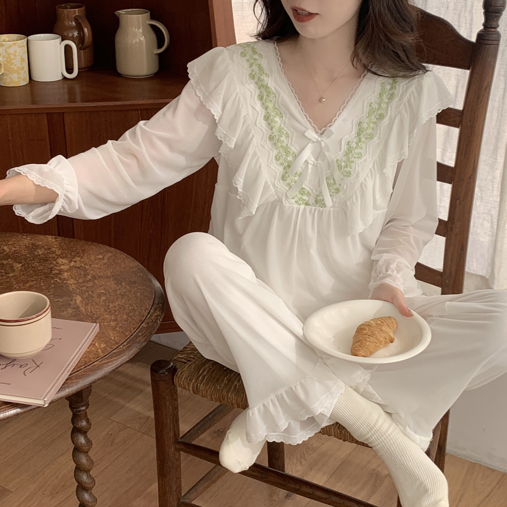 新品复古宫廷风睡衣女春秋长袖蕾丝网纱家居服法式带胸垫睡衣套装