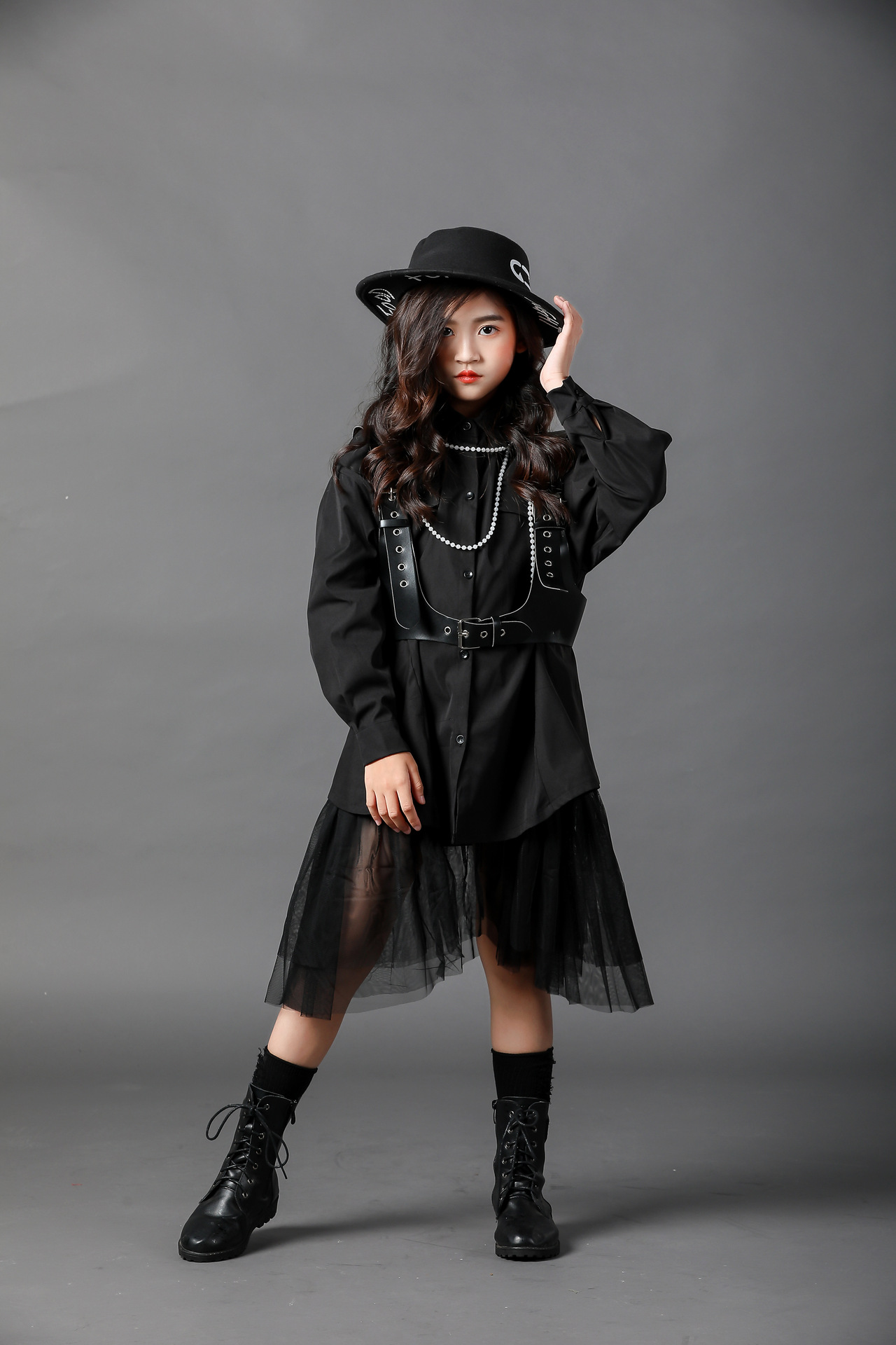 2021新款时尚儿童模特模卡潮童摄影艺术照写真t台走秀演出主题服