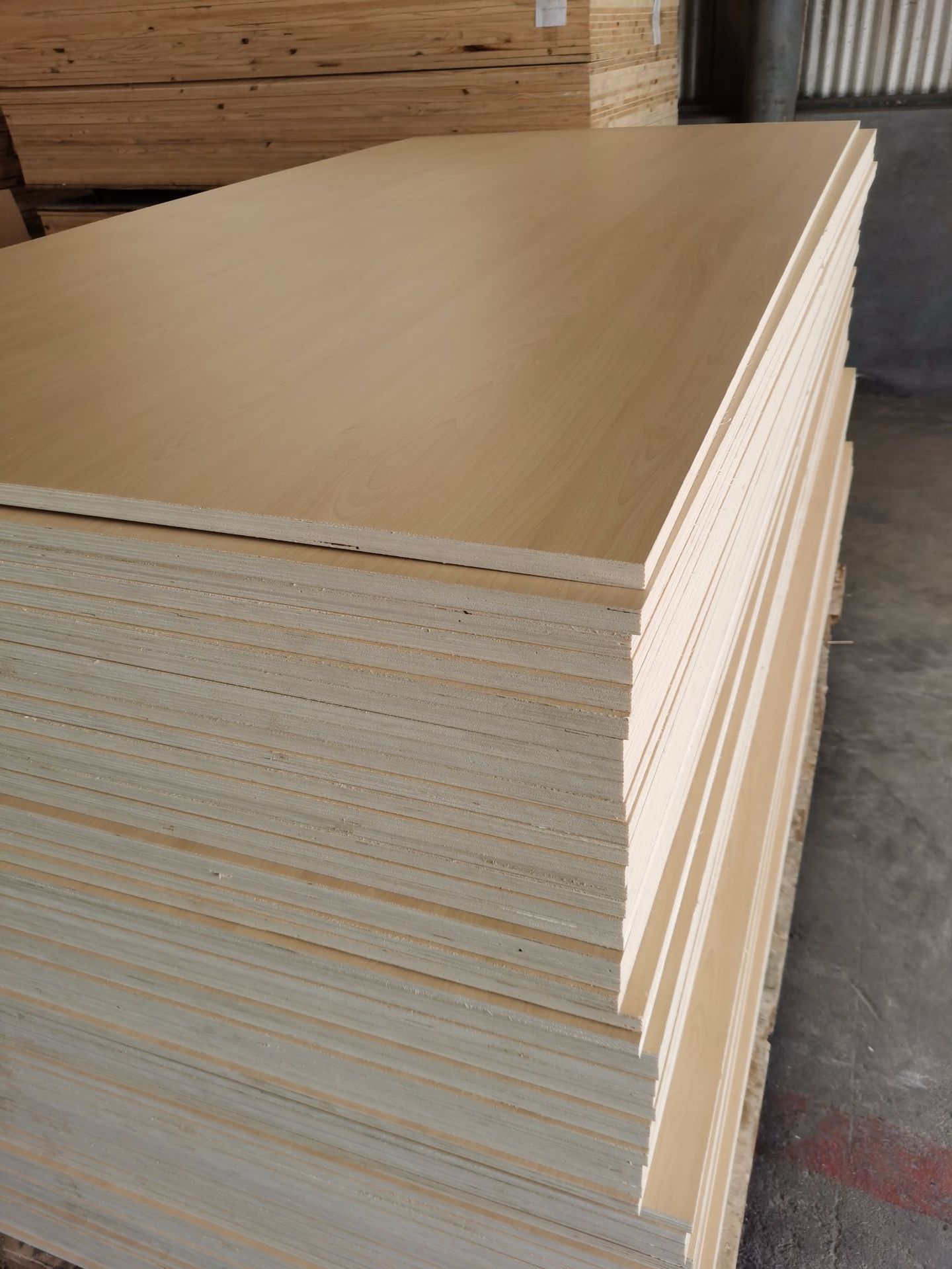 山东寿光枫木纹三聚氰胺浸渍纸贴面多层生态家居可定制饰面板