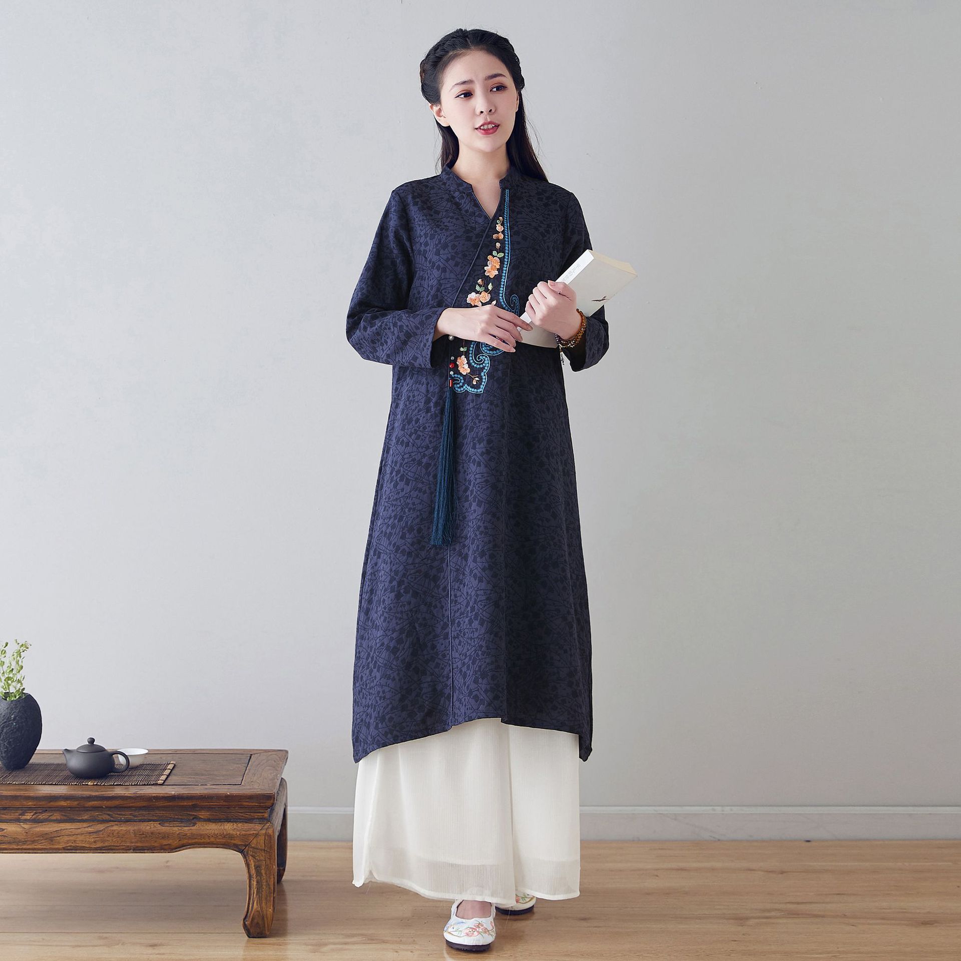 国风复古汉服改良连衣裙女2022提花棉流苏裙中长款v领刺绣开衫款