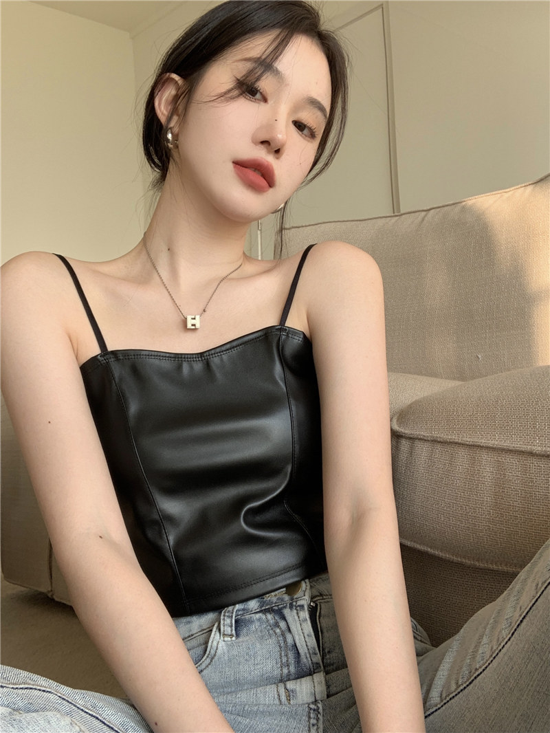 皮吊带背心图片