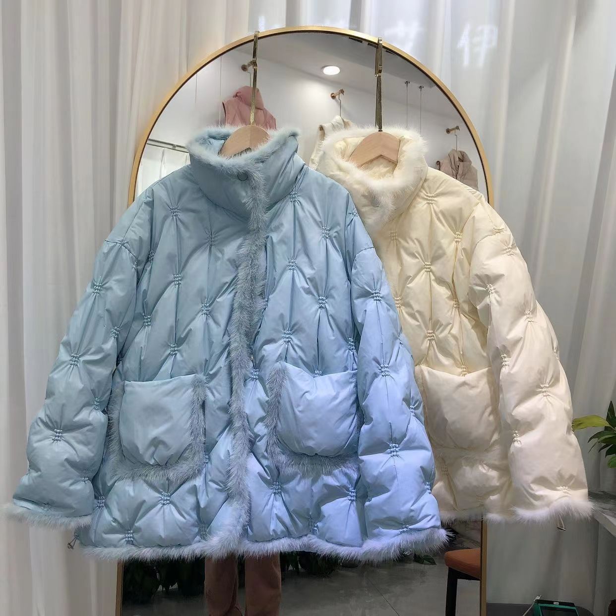 水貂毛羽绒服女2024新款韩版白色短款刺绣冬季小香风立领宽松外套