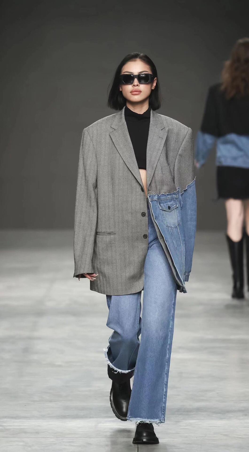 欧洲站2022 走秀款秀场同款个性西装拼接牛仔慵懒风灰色西装外套