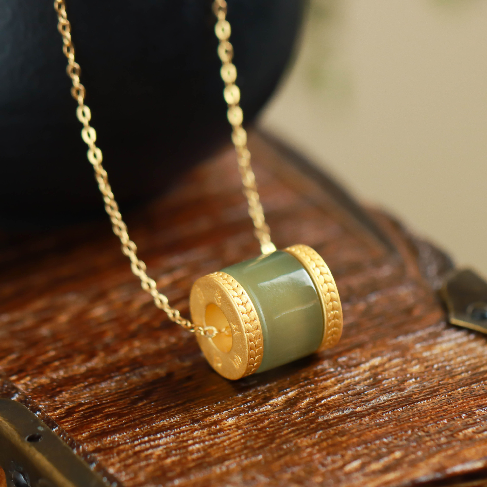 蔓时光s925银镀金镶嵌和田玉青玉路路通个性国风百搭简约女款吊坠