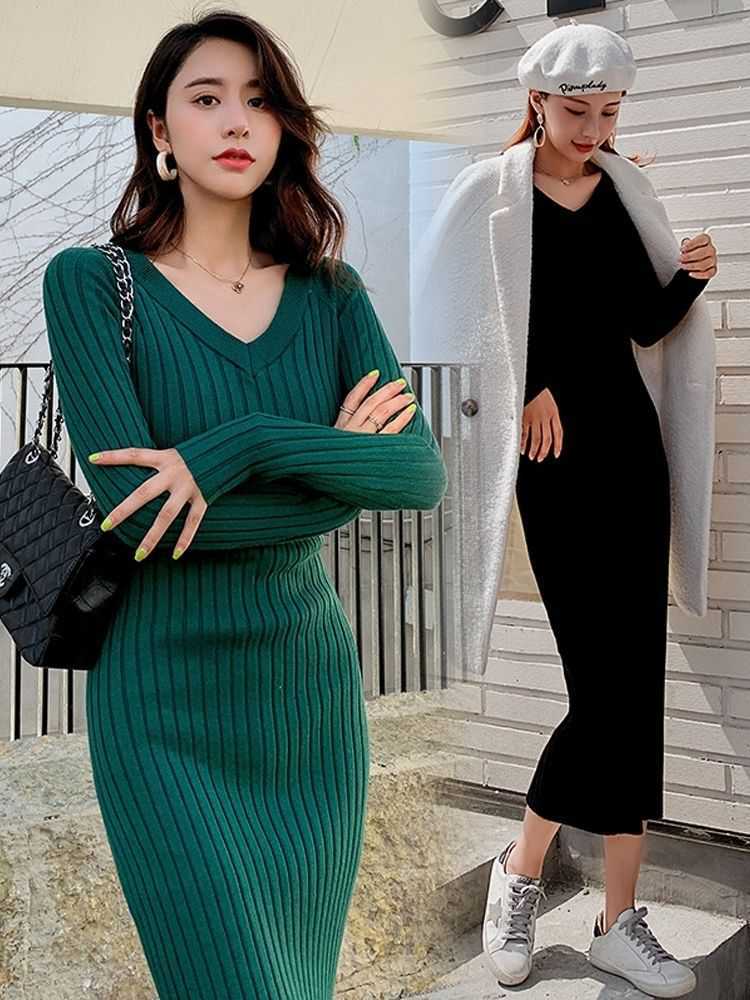 长款毛衣裙女2020秋冬v领修身包臀针织连衣裙配大衣的过膝打底衫