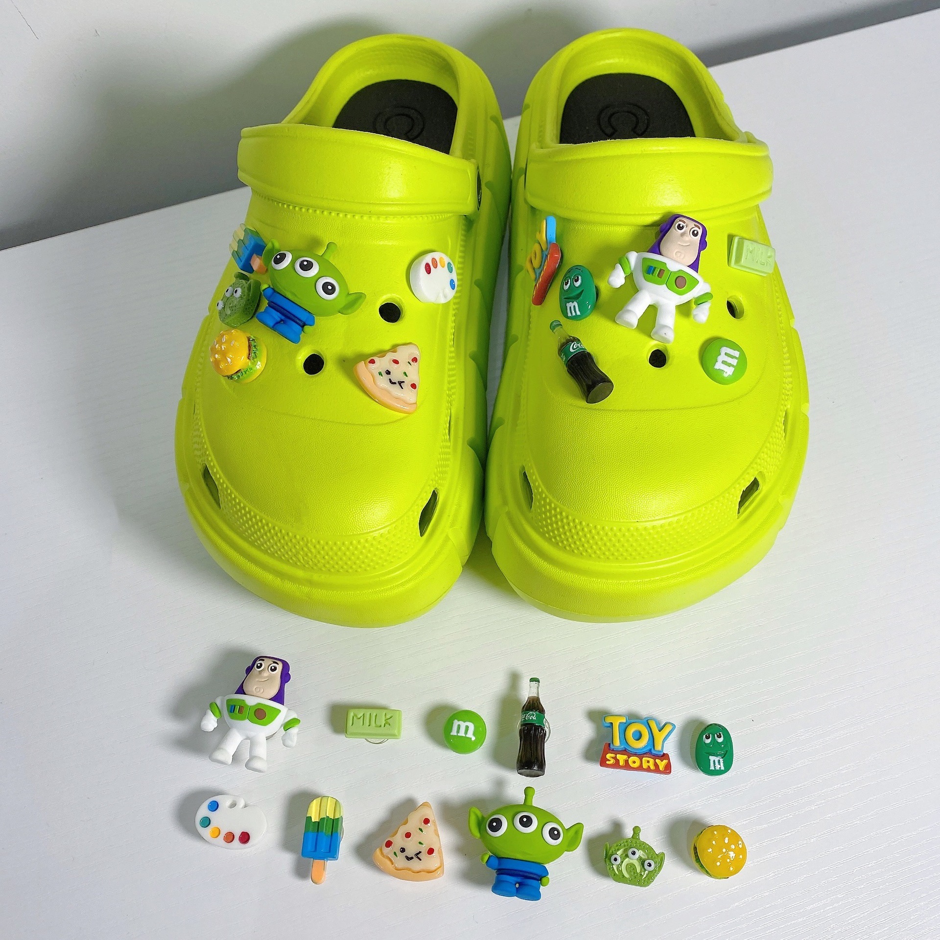 2022跨境洞洞鞋塑胶玩具总动员花园鞋可拆卸鞋扣洞洞鞋diy配件