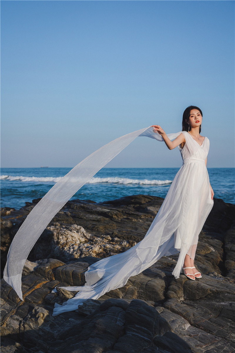 海边度假飘逸拖地沙滩超长裙露背旅拍轻婚纱写真连衣裙
