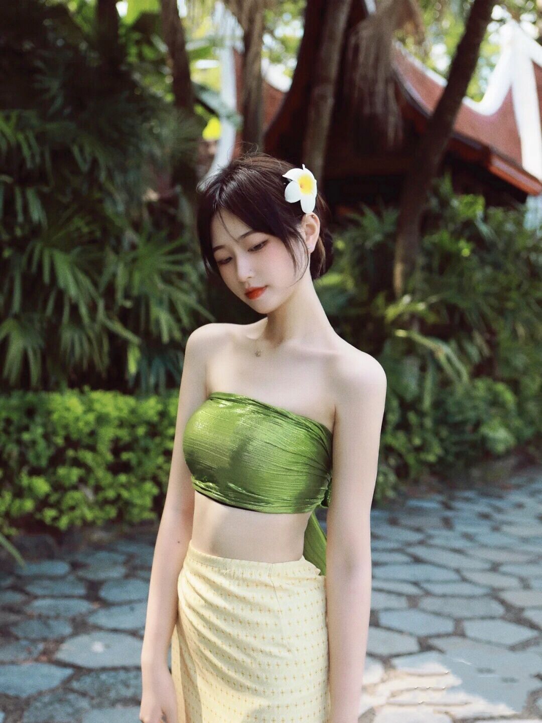 鞠婧祎明星网红同款傣泰民族服装西双版纳裹抹胸裙子钉珠披肩腰链