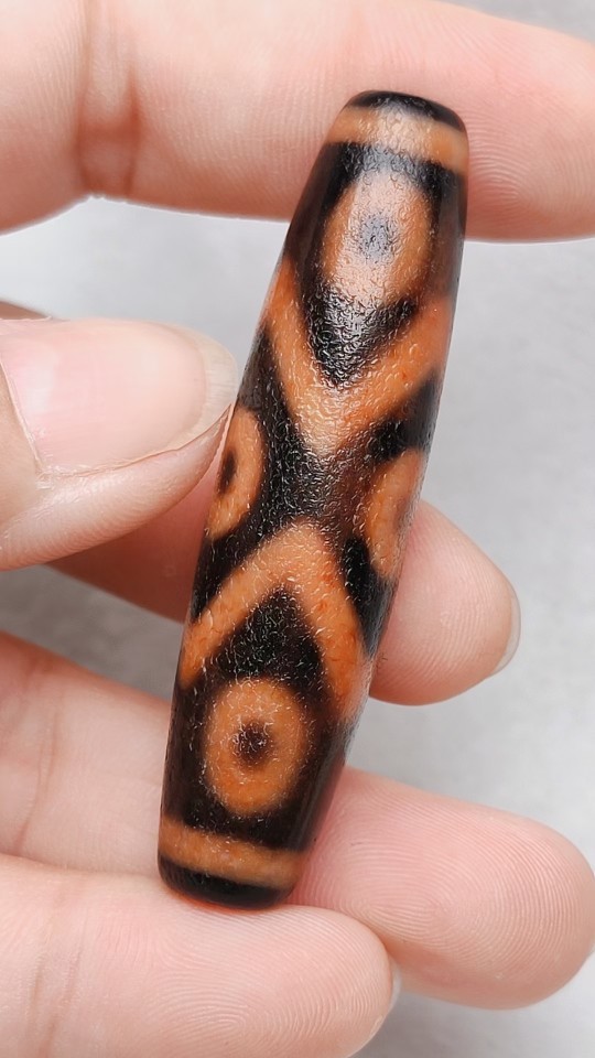 藏区老料朱砂龙鳞纹古法措丝金刚水纹九眼天珠桔皮风化清晰包浆a