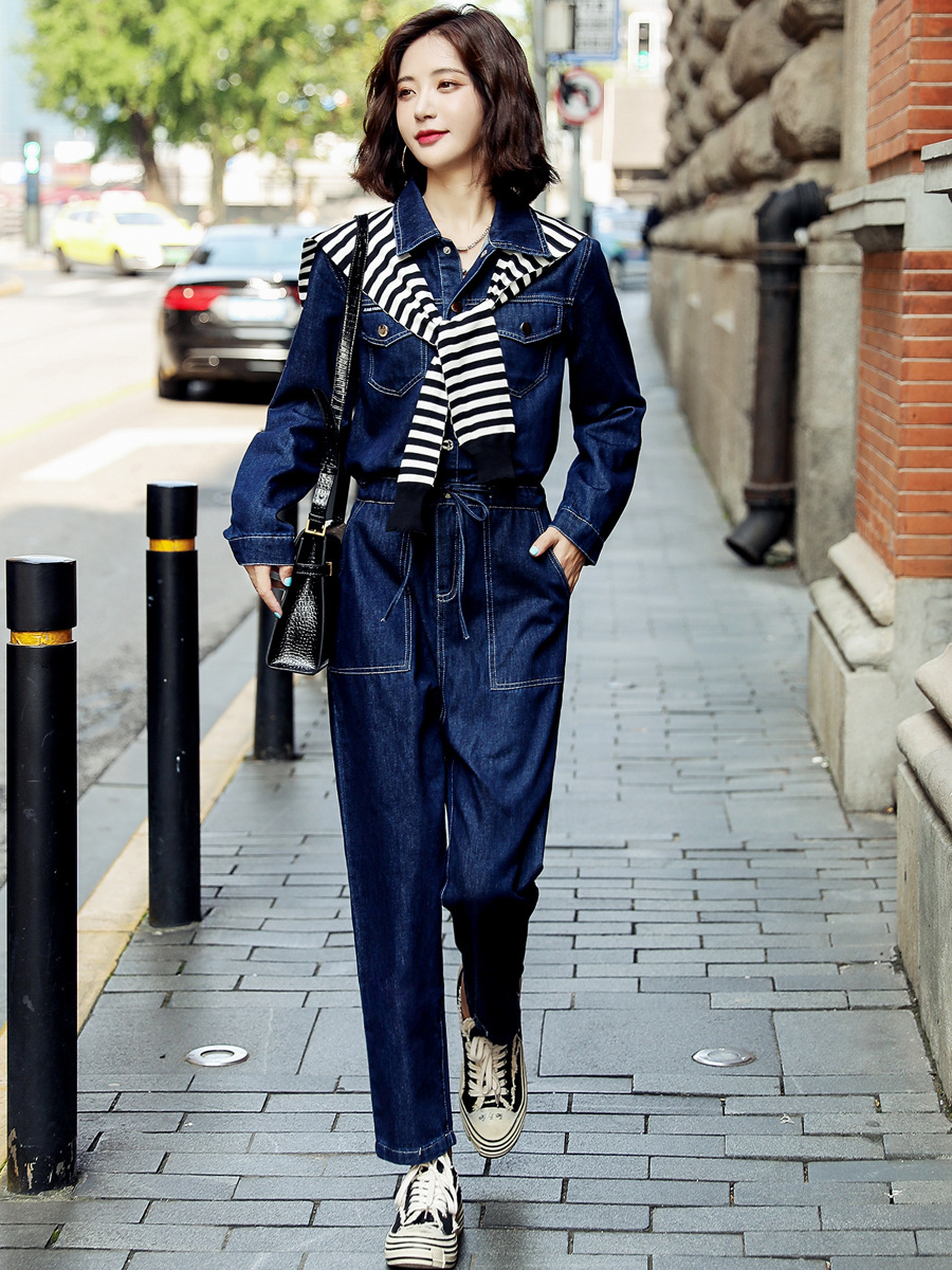 牛仔工装连体裤女2022新款春秋减龄配披肩韩版高腰显瘦连体衣套装