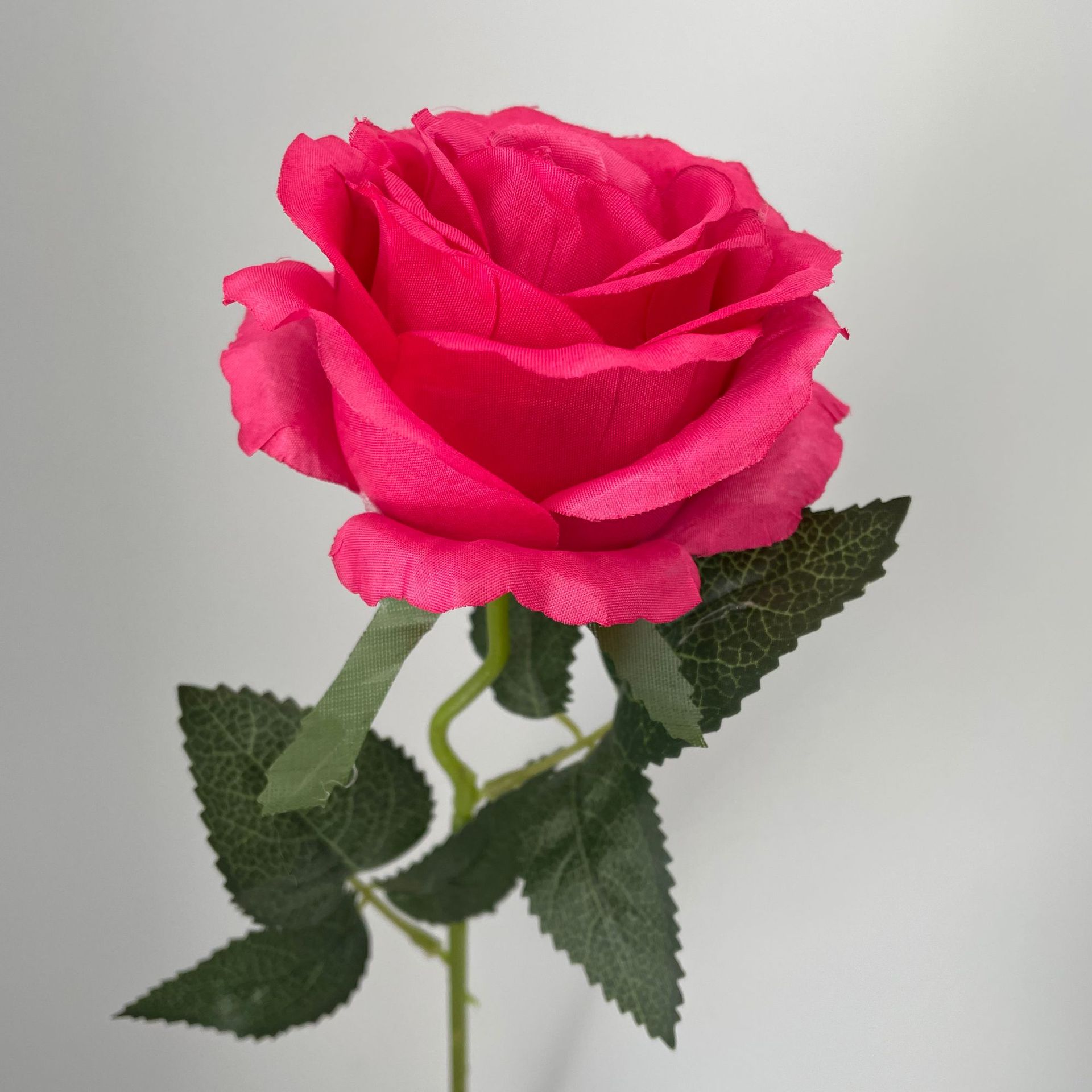 欧式玫瑰假花插花婚庆客厅地摊卖假玫瑰花红色单支仿真玫瑰花批发