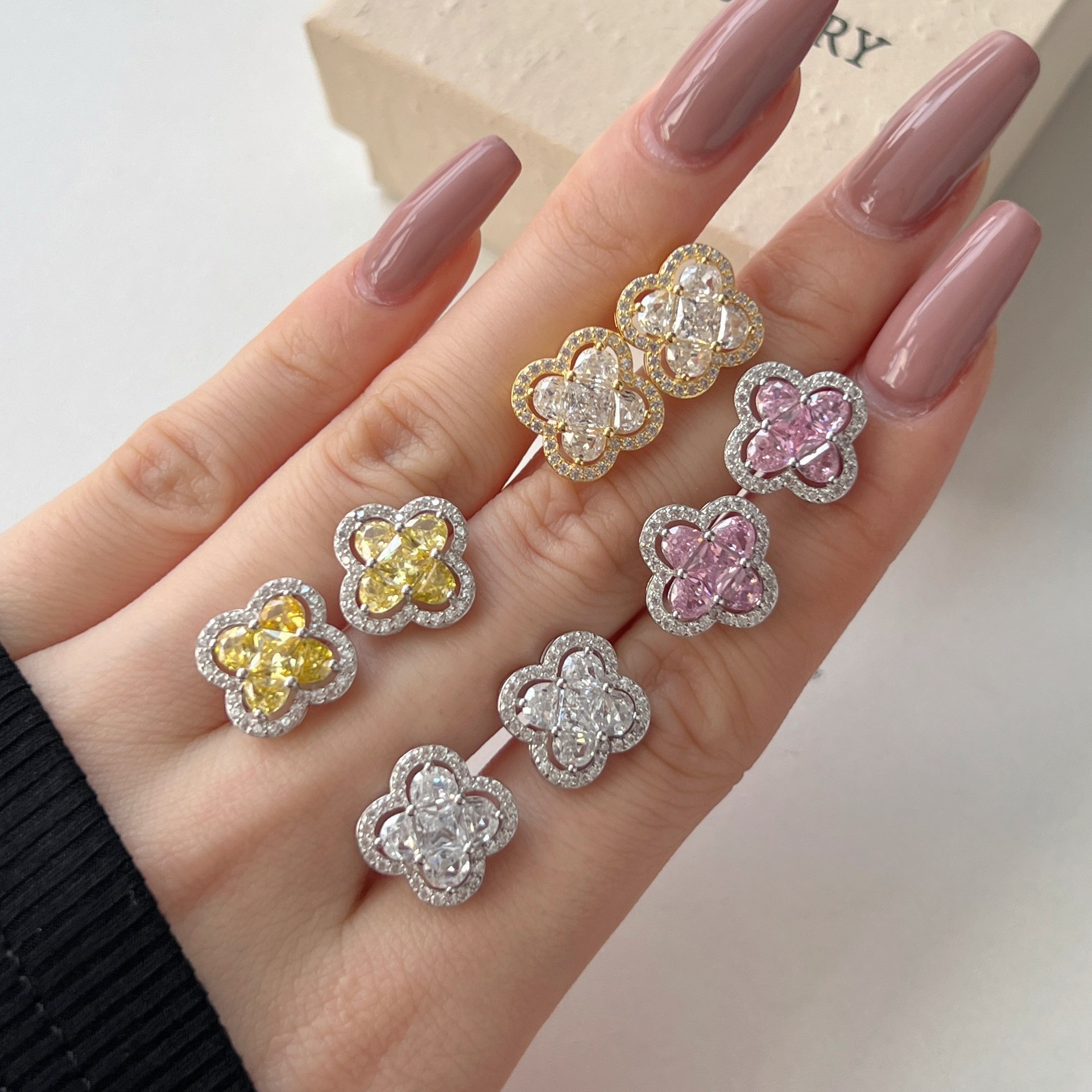 霖琅s925纯银四叶草耳钉女镶嵌正方形超闪钻锆石日韩轻奢微镶耳饰