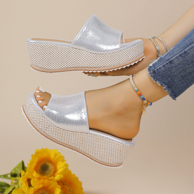 银色坡跟拖鞋女2024年跨境新款欧美风高跟鞋大码鱼嘴一字凉拖混批