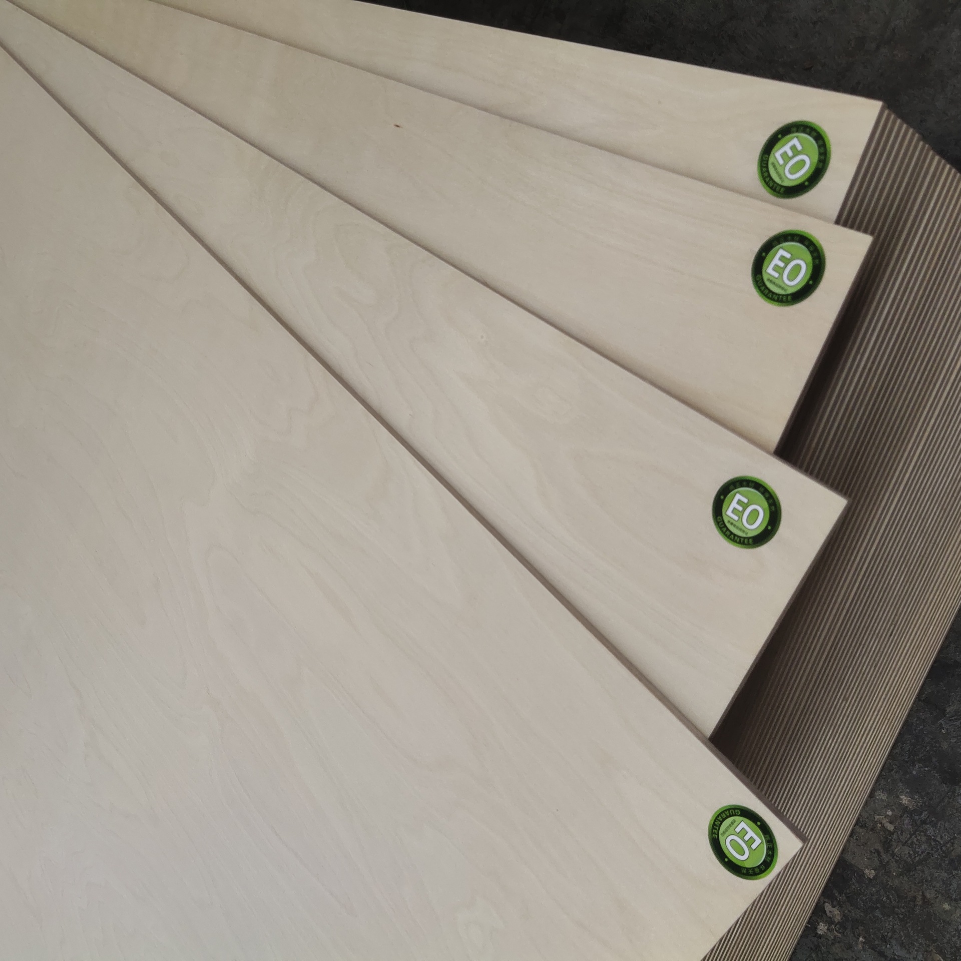 厂家直供e1级e0级桧木桦木榉木松木多层板轻质胶合板