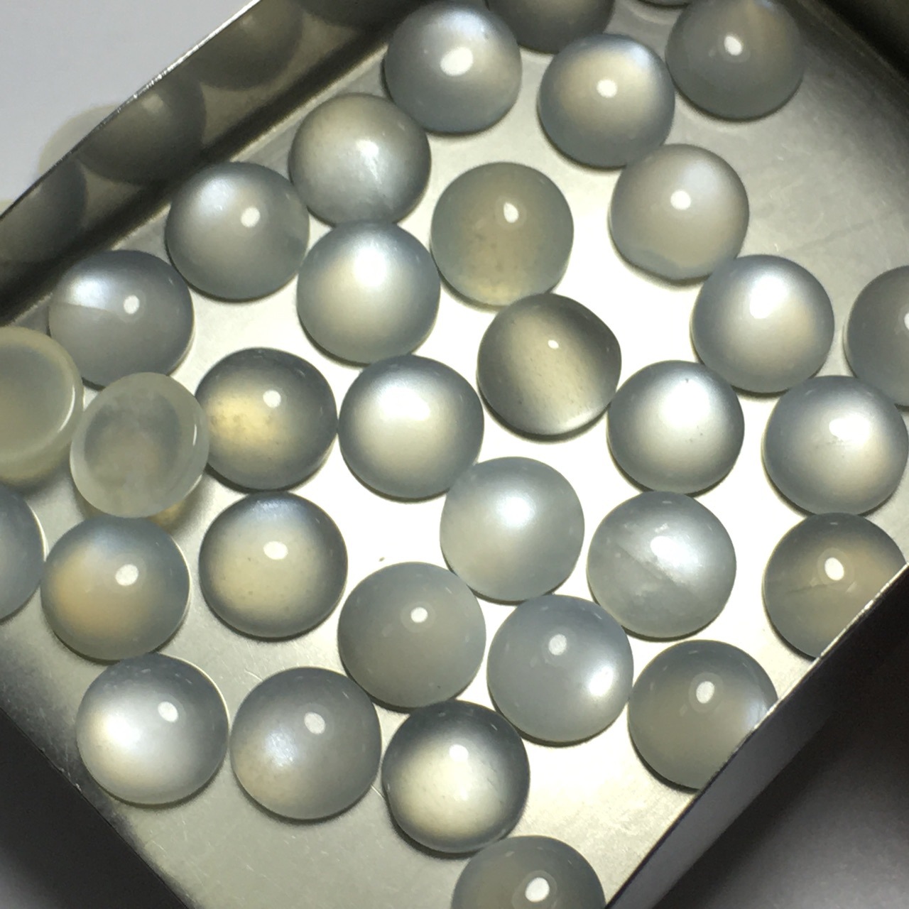 天然白月光石园形蛋面平底素面8mm天然白色猫眼石