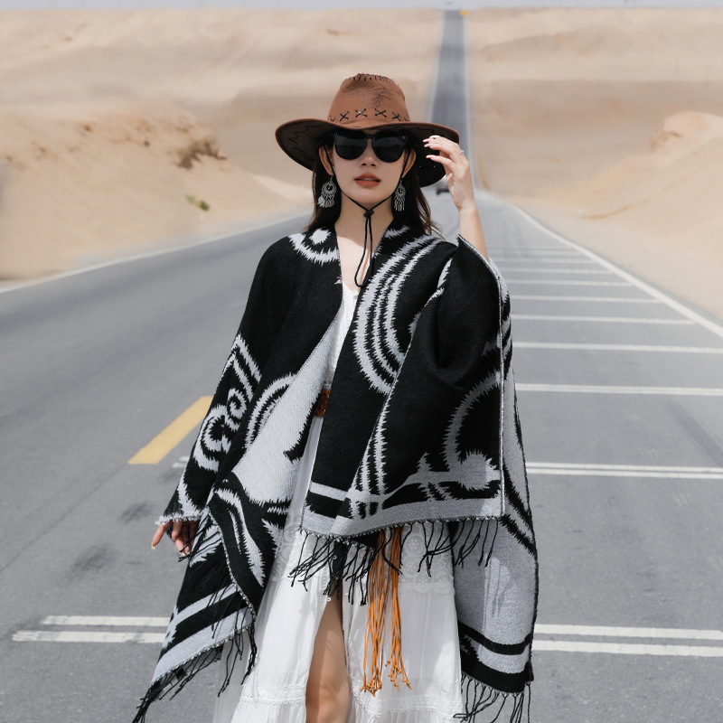 Lijiang Travel Knitted Shawl Factory Wholesale Travel Photography Scarf Cloak Desert Windproof Warm Cloak Female