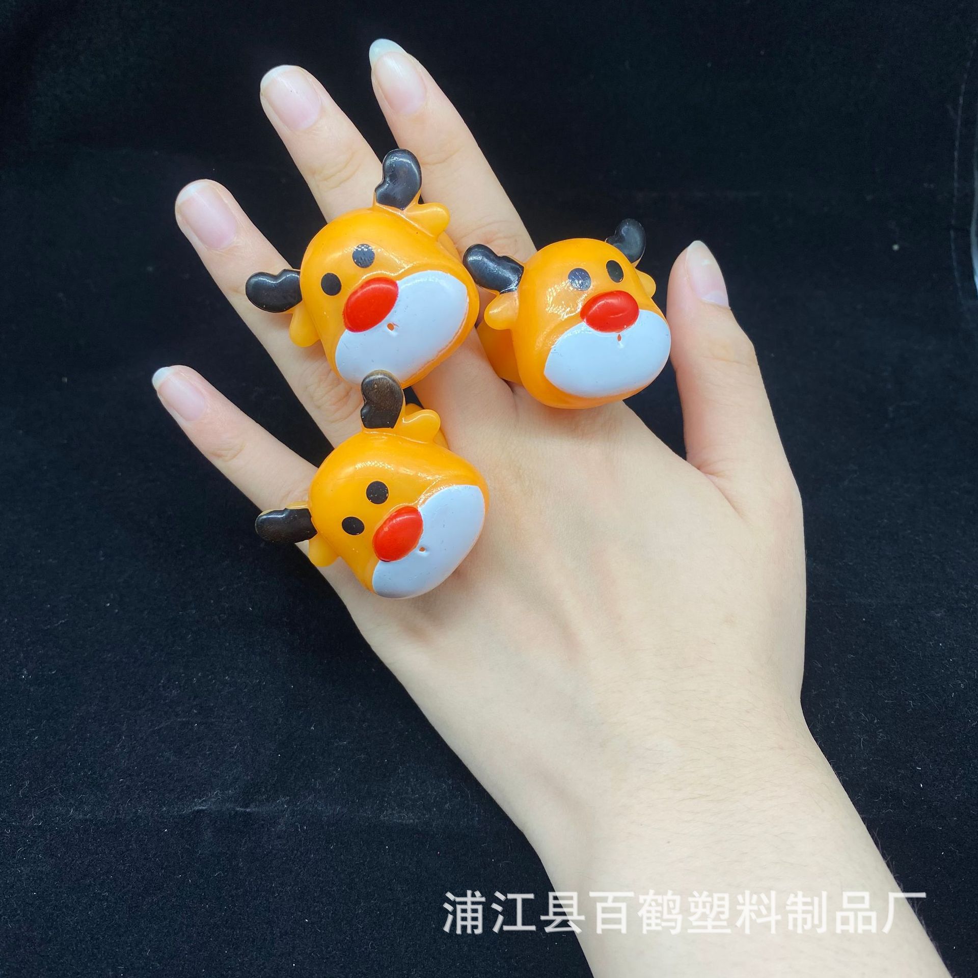跨境圣诞麋鹿节日派对指环带灯发光戒指软胶发光戒指外贸出口玩具