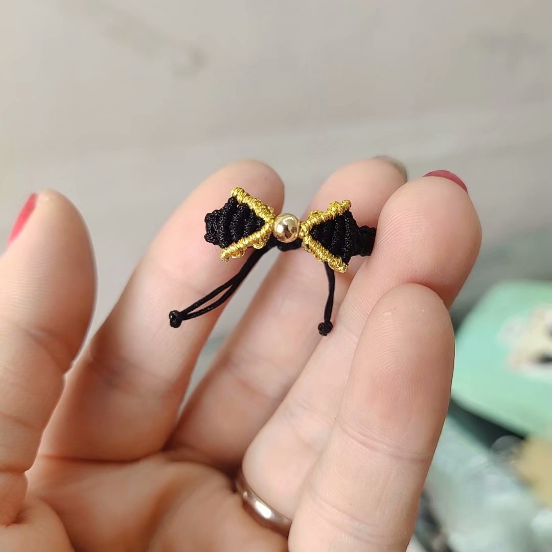 2021在逃公主蝴蝶结戒指红黑绳手工编制个性本命年金边可调节戒指