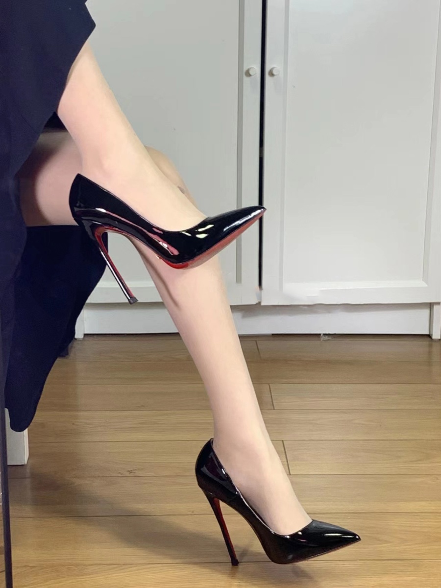 红底高跟鞋女黑色漆皮性感细跟尖头网红小众气质名媛大码小码职业