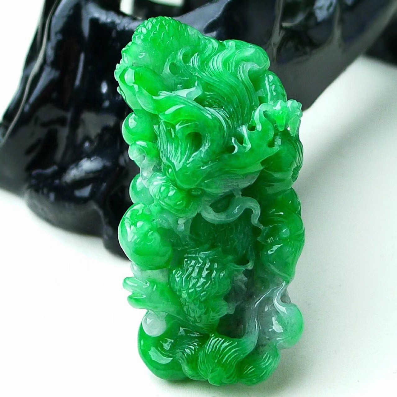 冰种翡翠挂件龙牌