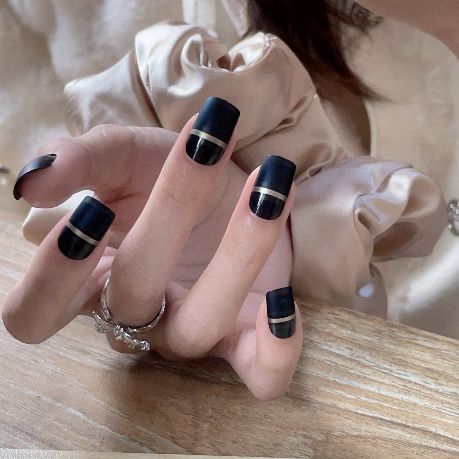 外贸新款半哑光亮黑线条美甲成品中长款穿戴可拆卸假指甲贴片nail