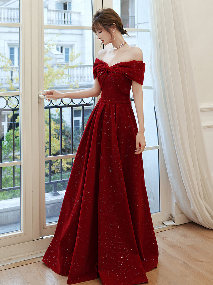 一字肩敬酒服新娘2022新款春款结婚酒红色长款订婚礼服回门连衣裙