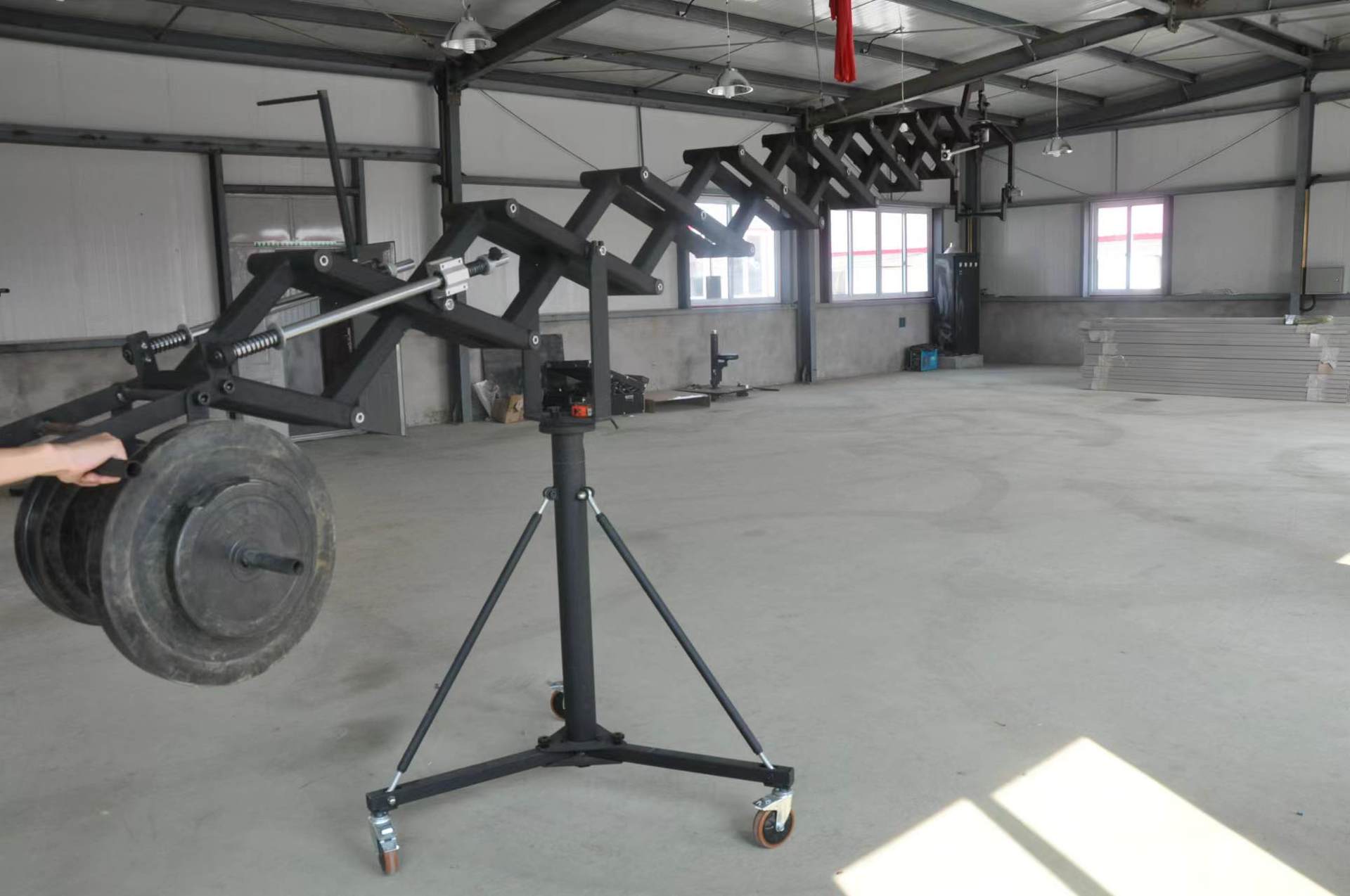 5米剪刀电动伸缩摇臂摄影摄像摇臂影视轨道摇臂电控