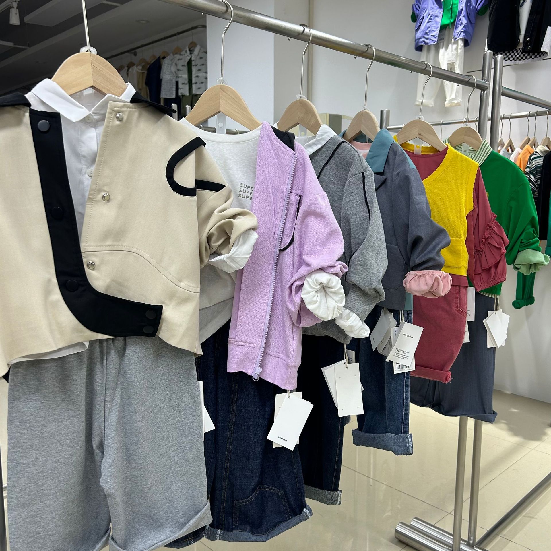 小黄鸭小资范品牌折扣童装春季连衣裙卫衣外套库存走份挑款批发货