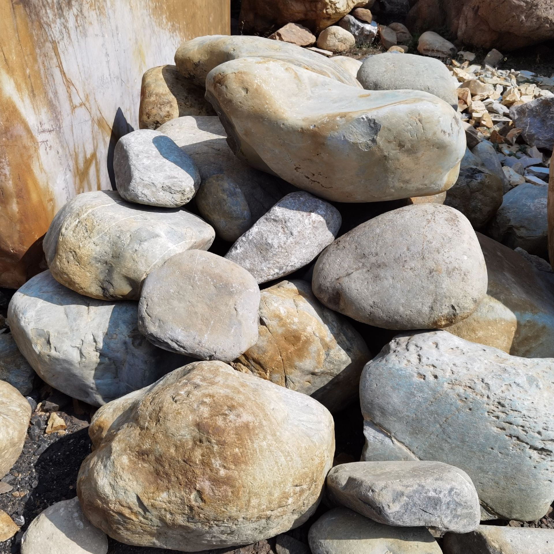 庭院生态鱼池造景-天然青石基地发货-生态鹅卵石一件批发