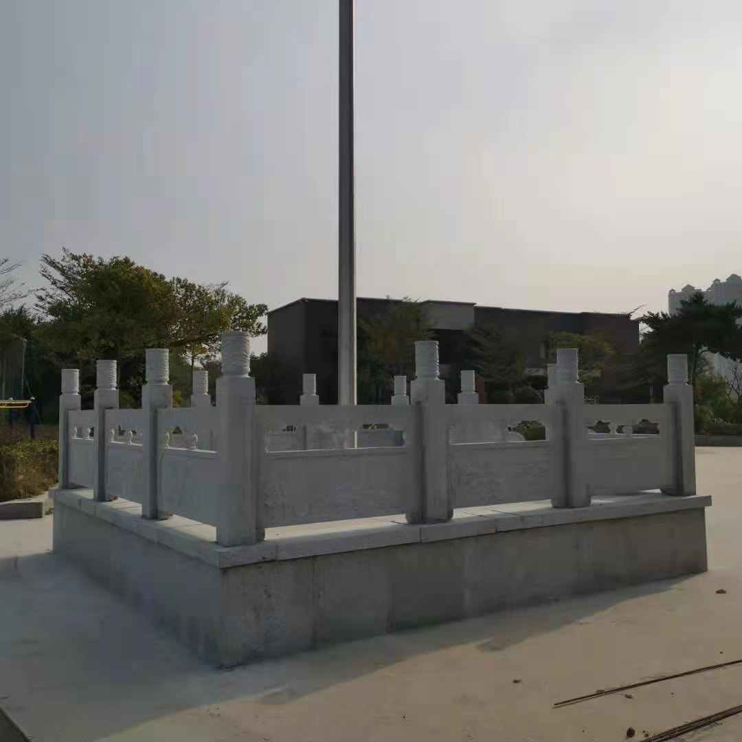 安装草白玉校园企业升旗台栏杆三进门四进门校园升旗台