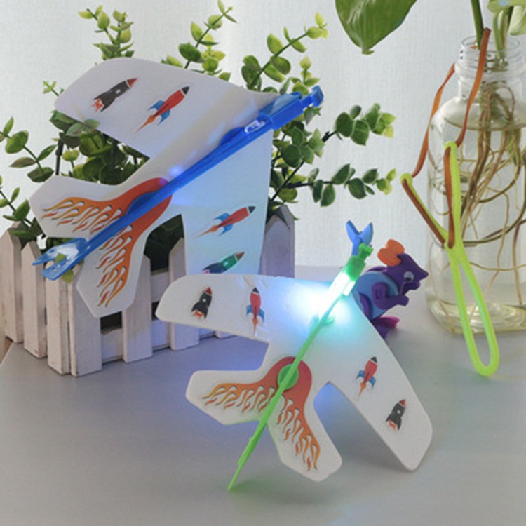 夏天广场发光弹射飞机 diy弹射皮筋飞机儿童玩具地摊玩具