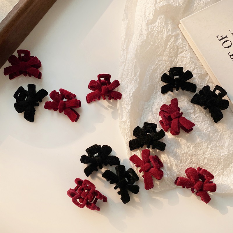 Autumn and Winter Velvet Bow Niche Design Sense Small Clip Bangs Broken Hair Small Hairpin Headdress Side Clip Hair Accessories