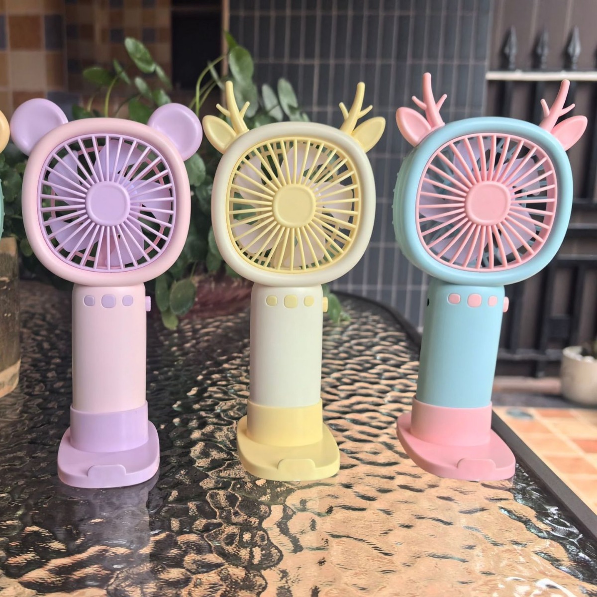 跨境迷你户外便携式小风扇 usb充电手机支架手持可爱卡通学生礼品